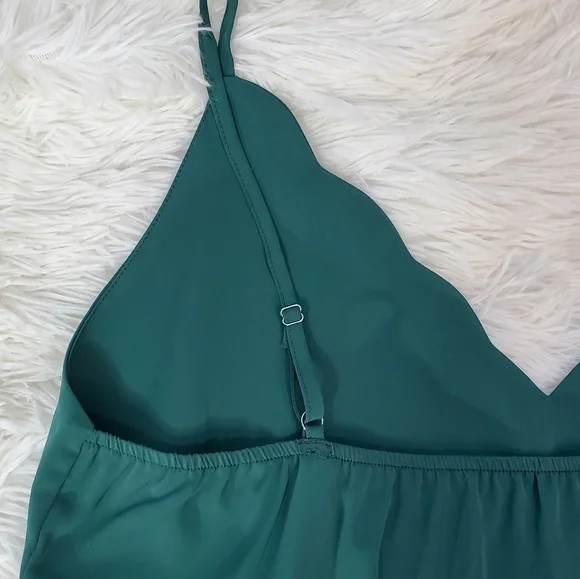HUNTER Green Wave Detailed V Neck Cami - Picture 4 of 7